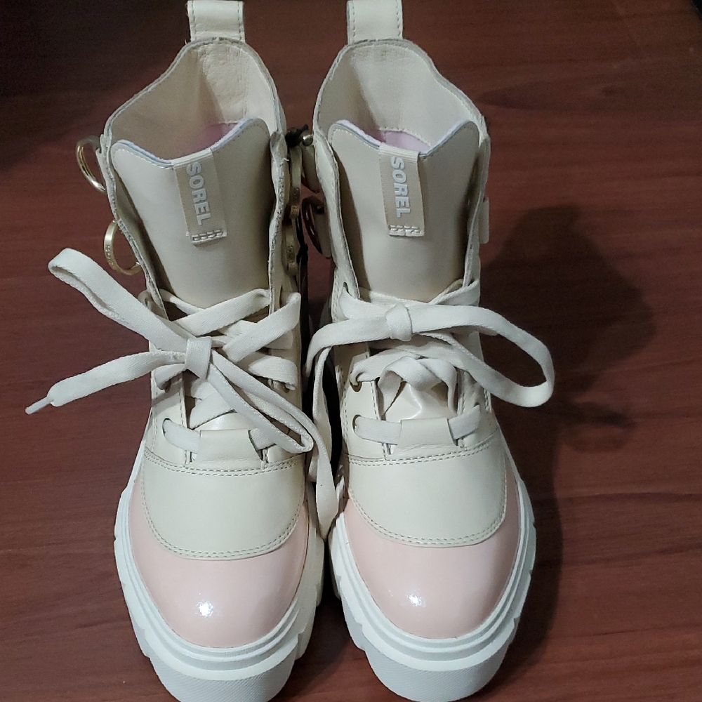 Sorel Women's Lace Up Boots in Cream and Pink